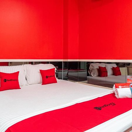 Hotel RedDoorz Plus near Chadstone Mall Bekasi Zewnętrze zdjęcie