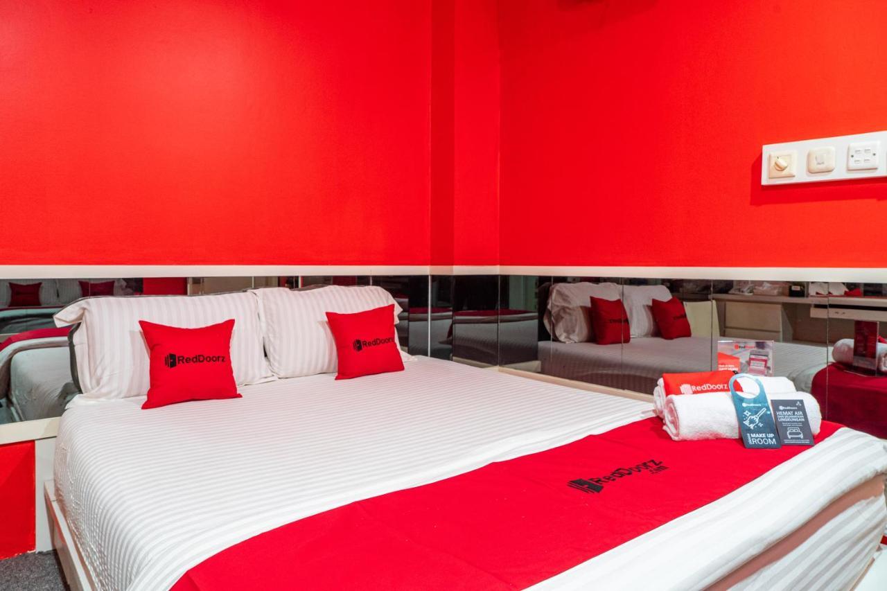 RedDoorz Plus near Chadstone Mall Bekasi Zewnętrze zdjęcie