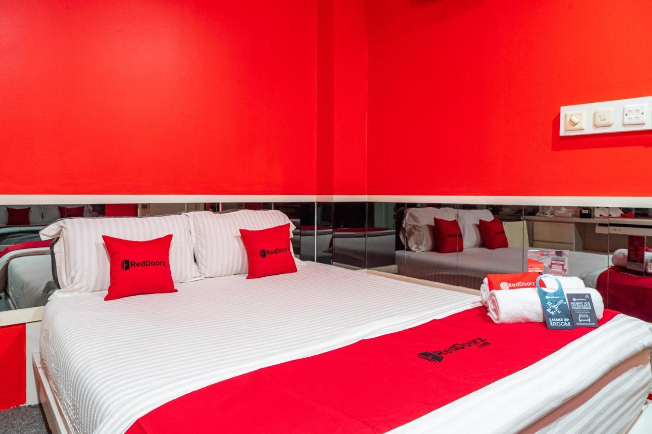 Hotel RedDoorz Plus near Chadstone Mall Bekasi Zewnętrze zdjęcie