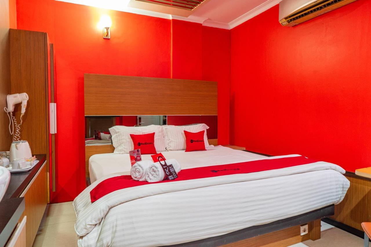 Hotel RedDoorz Plus near Chadstone Mall Bekasi Zewnętrze zdjęcie