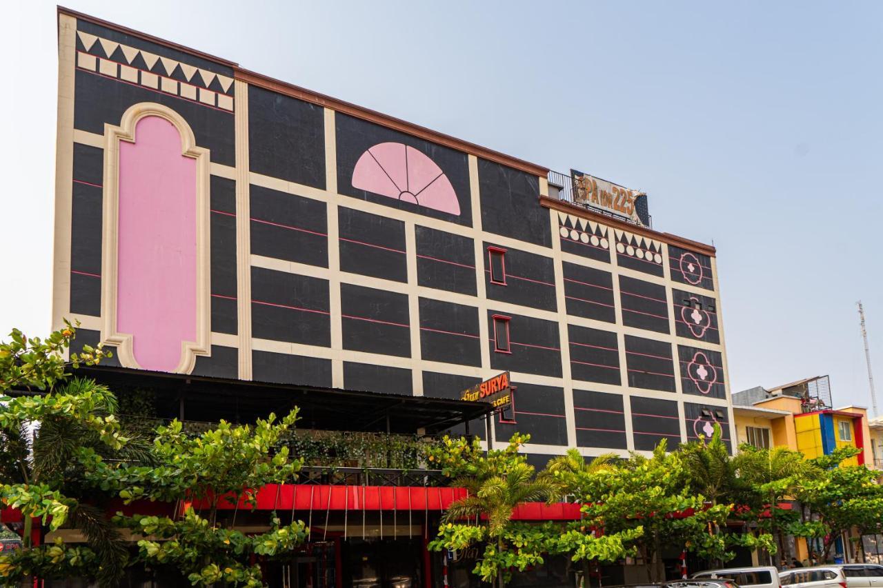 RedDoorz Plus near Chadstone Mall Bekasi Zewnętrze zdjęcie