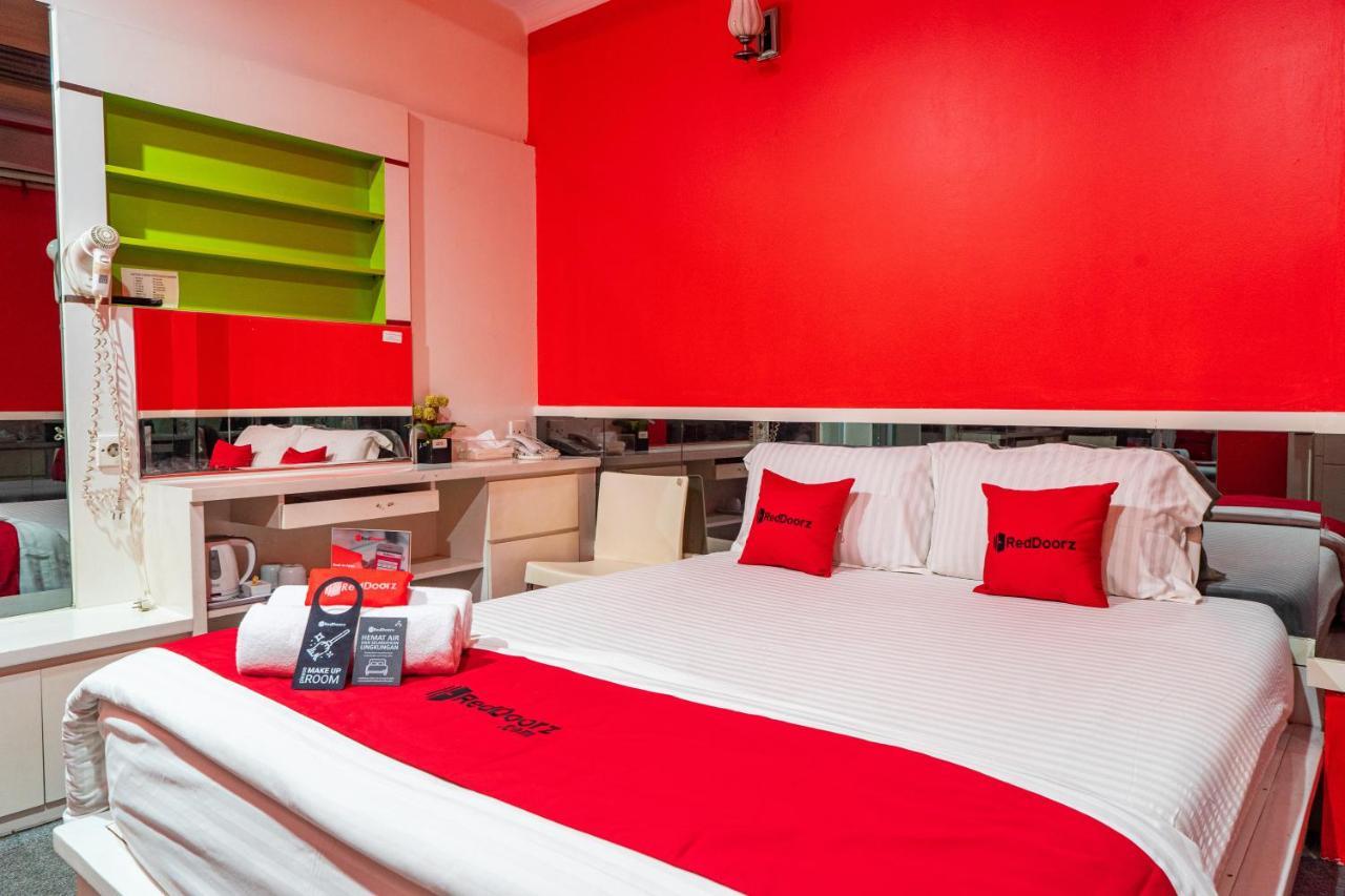 Hotel RedDoorz Plus near Chadstone Mall Bekasi Zewnętrze zdjęcie