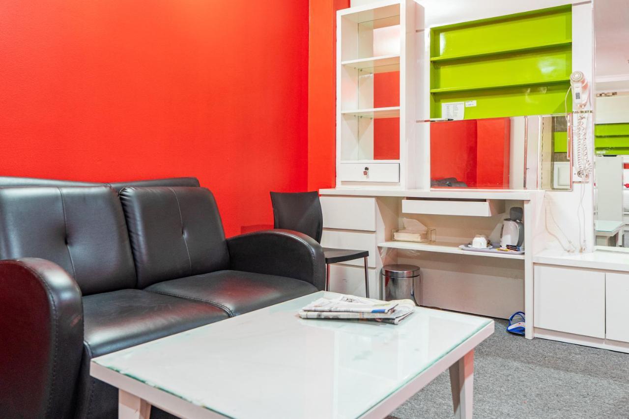 RedDoorz Plus near Chadstone Mall Bekasi Zewnętrze zdjęcie