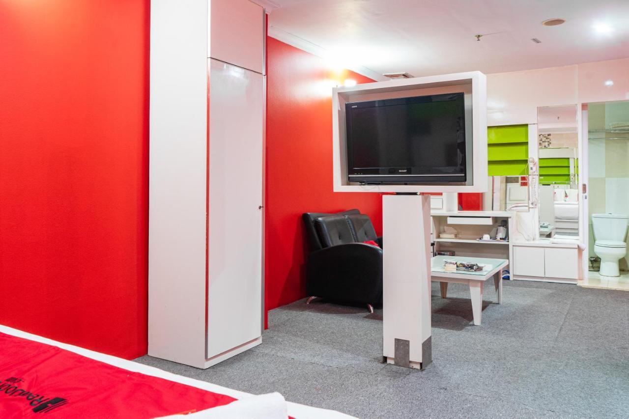 Hotel RedDoorz Plus near Chadstone Mall Bekasi Zewnętrze zdjęcie