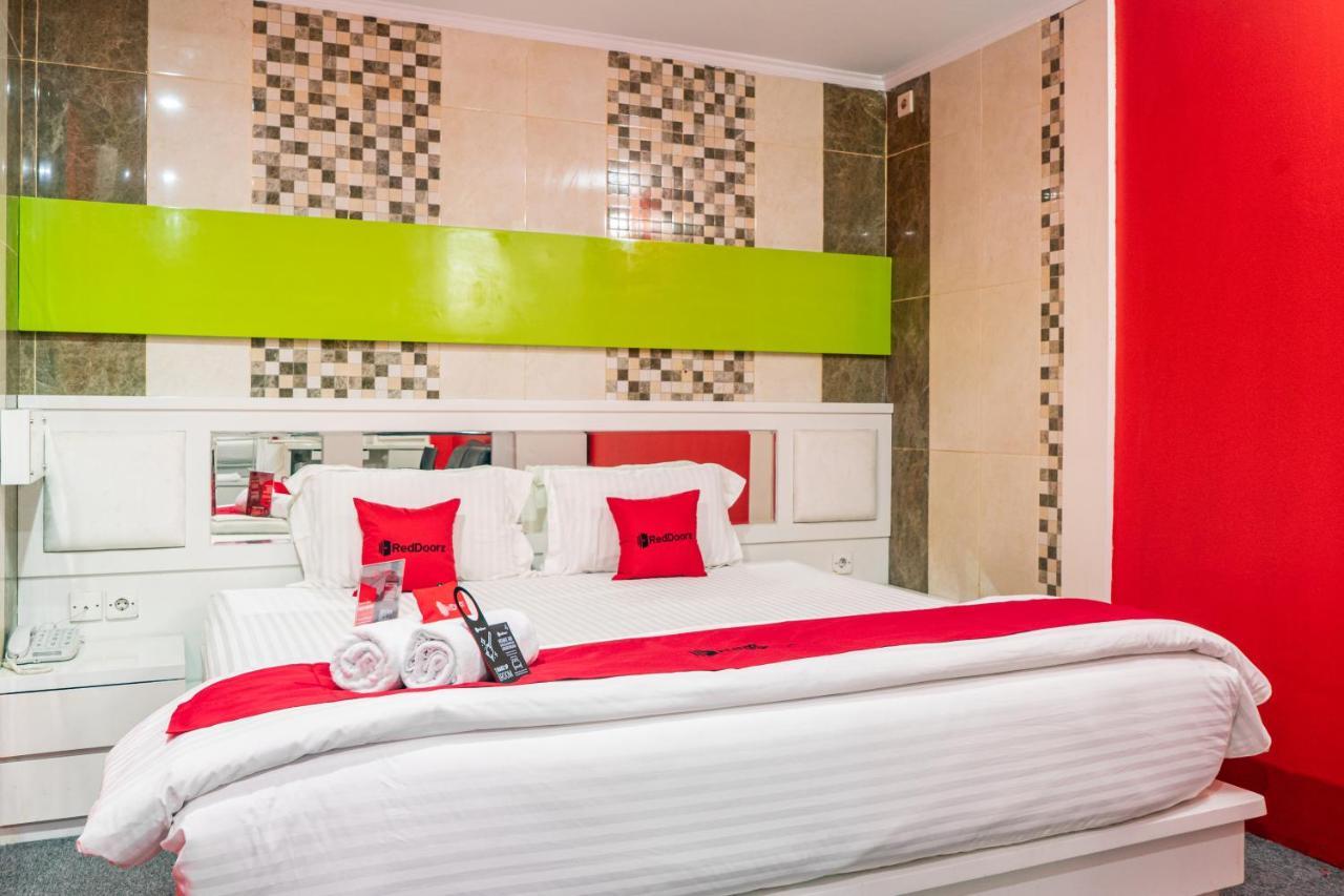 Hotel RedDoorz Plus near Chadstone Mall Bekasi Zewnętrze zdjęcie